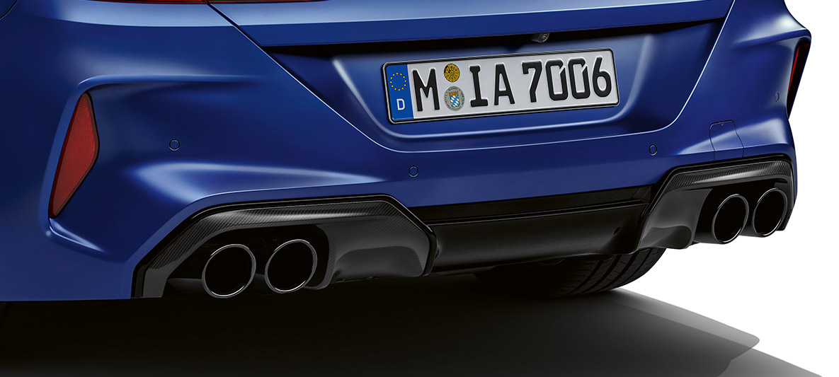 Fascia trasera en Carbon. BMW M8 Competition Coupé, fascia trasera del paquete exterior M Carbon.