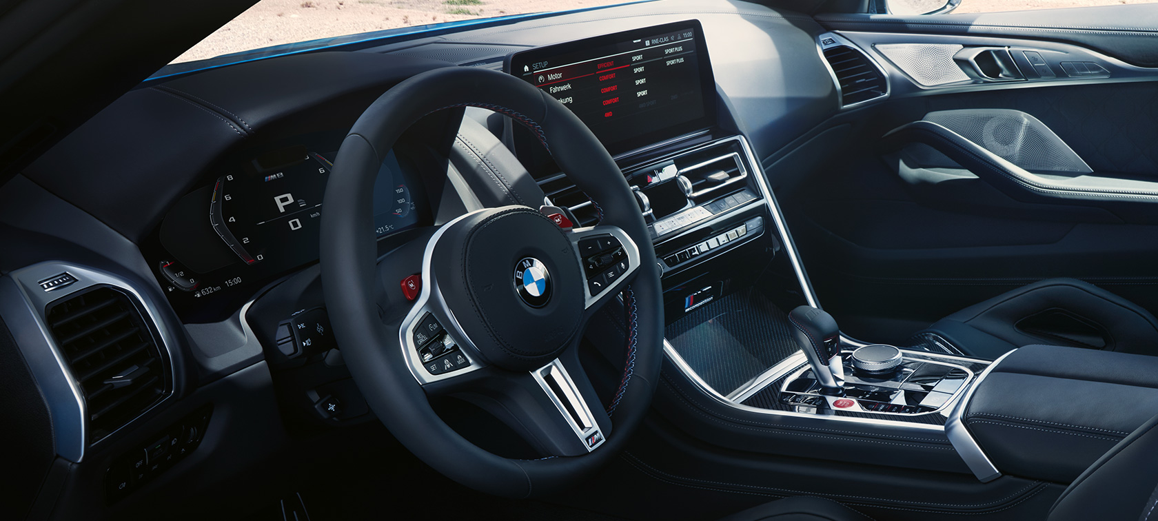 Volante M Sport de cuero nuevo BMW M8 Competition Coupé F92 LCI Renovación 2022 puesto de conducción Nuevo BMW M8 Competition Coupé F92 LCI Renovación 2022 puesto de conducción, display de control, volante M Sport de cuero
