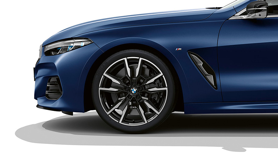 Nuevo BMW M850i xDrive Gran Coupé G16 LCI Renovación 2022 llantas de aleación ligera M con radios dobles estilo 895 M en bicolor