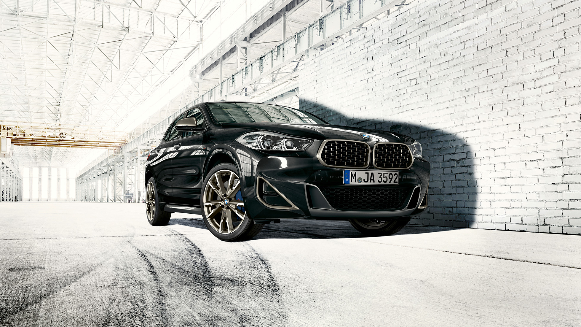 Parrilla doble BMW X2 M35i Parrilla doble BMW X2 M35i Black Sapphire metalizado F39 Vista de tres cuartos del frontal