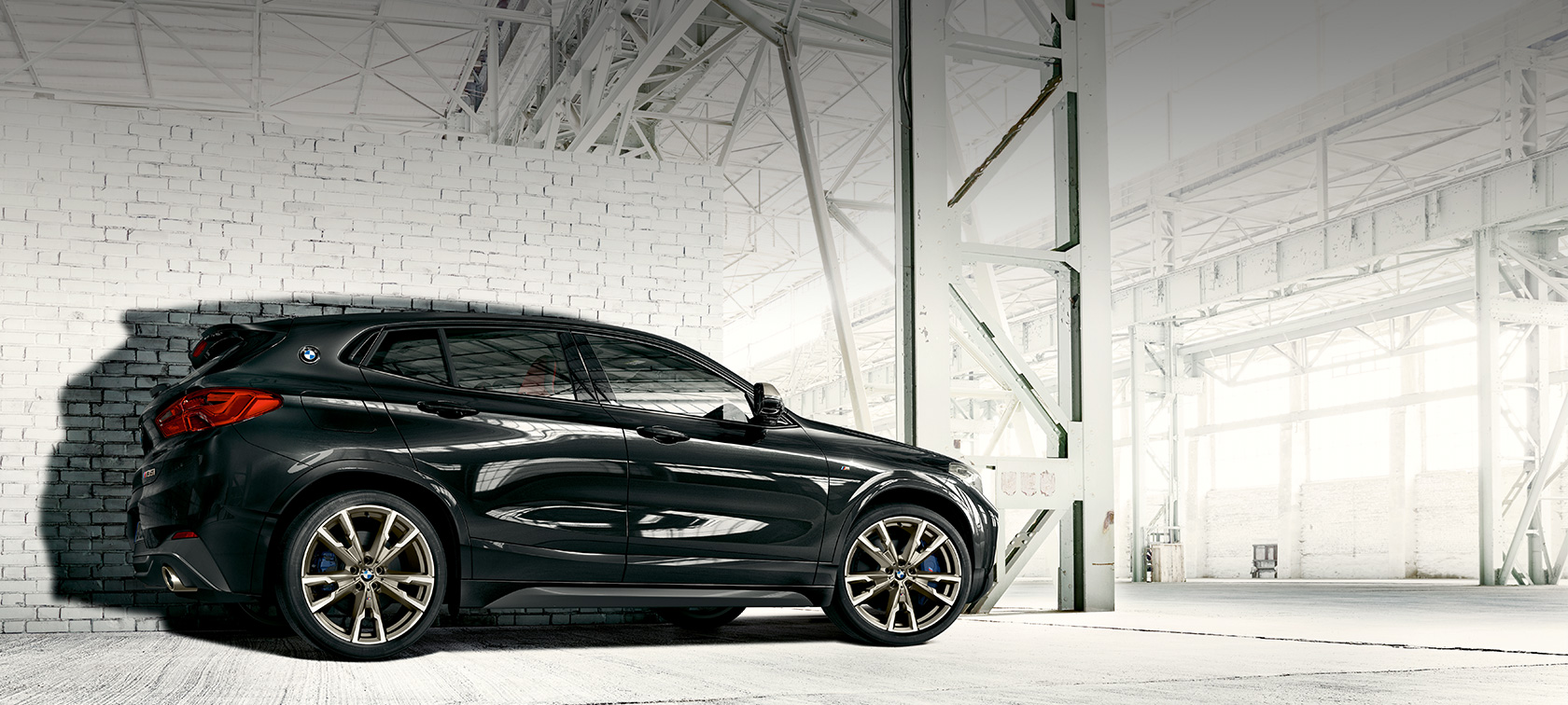 Vista del lateral BMW X2 M35i Vista del lateral BMW X2 M35i Black Sapphire metalizado F39