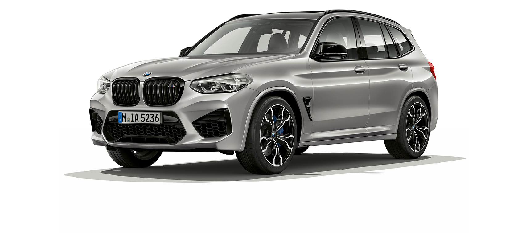 BMW X3 M Competition, vista frontal de tres cuartos. BMW X3 M Competition en Donington Grey metálico, exterior, vista frontal de tres cuartos.