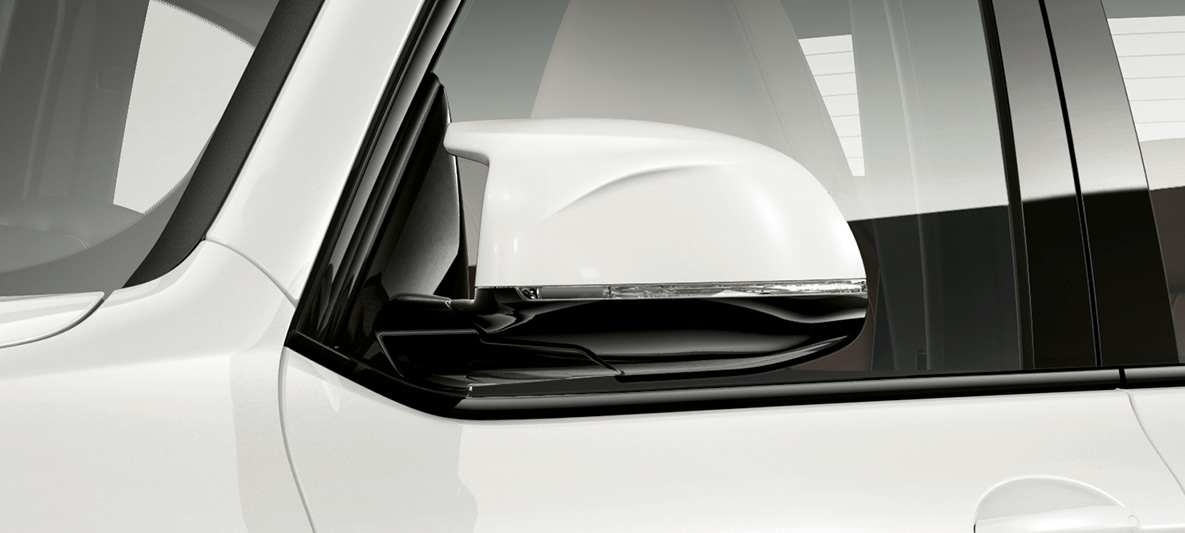 BMW X3 M, carcasas de los espejos en el color de la carrocería. BMW X3 M en Alpine White, exterior, carcasas de los espejos en el color de la carrocería.