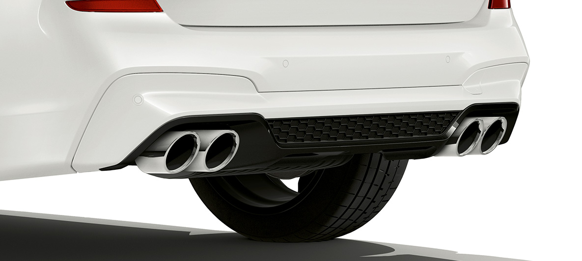 BMW X3 M, trasero con tubos de escape cromados. BMW X3 M en Alpine White, exterior, trasero con tubos de escape cromados.