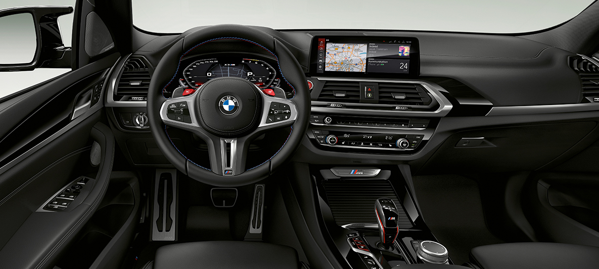 BMW X3 M, volante de piel M. BMW X3 M, interior, cabina, volante de piel M con costuras contrastantes específicas de M.