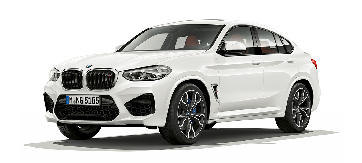 BMW X4 M, vista lateral de tres cuartos. BMW X4 M en Alpine White, exterior, vista lateral de tres cuartos.