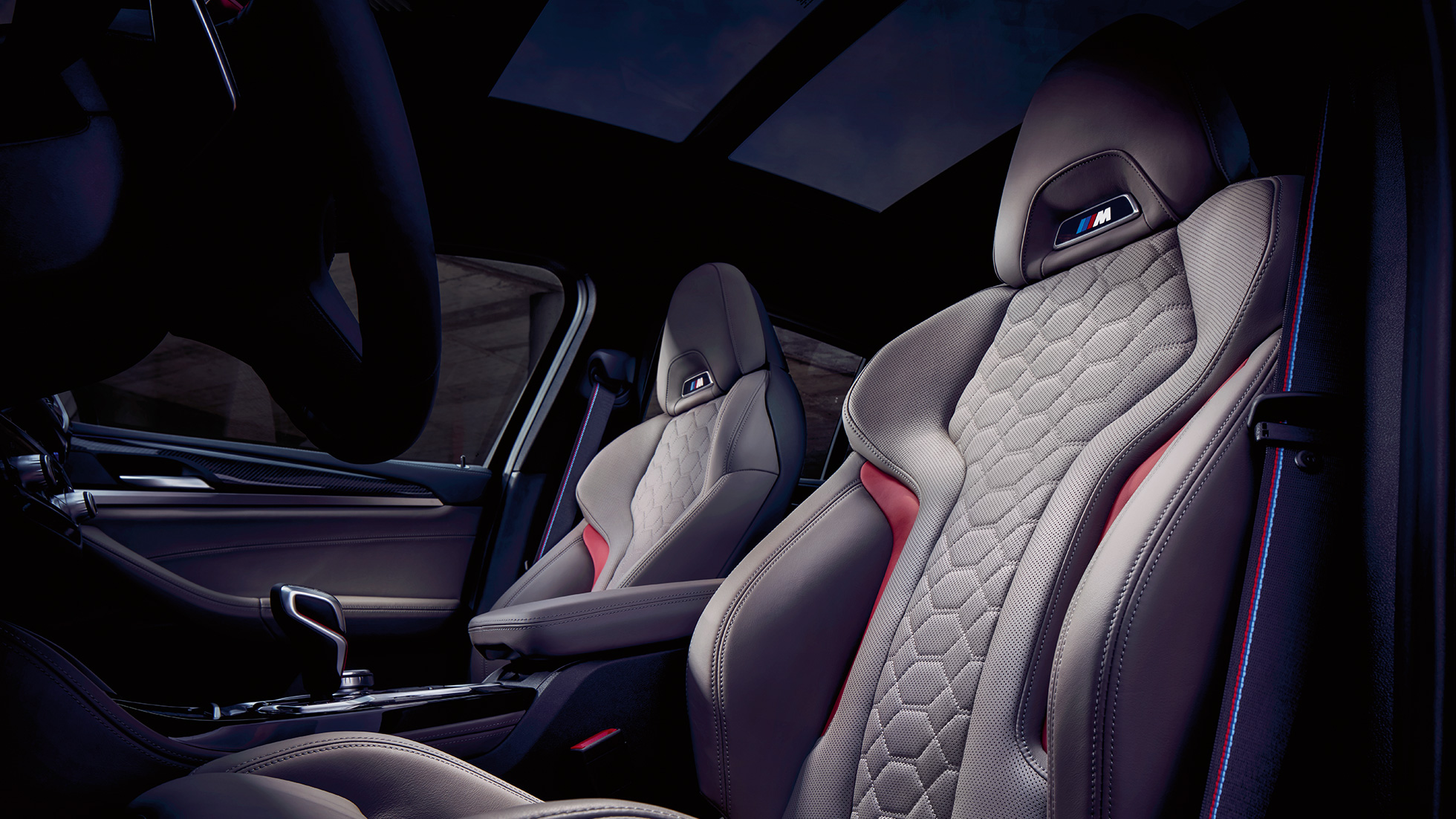 BMW X4 M Competition, asientos deportivos M. BMW X4 M Competition, interior, asientos deportivos M en piel 'Merino' Adelaide Grey.