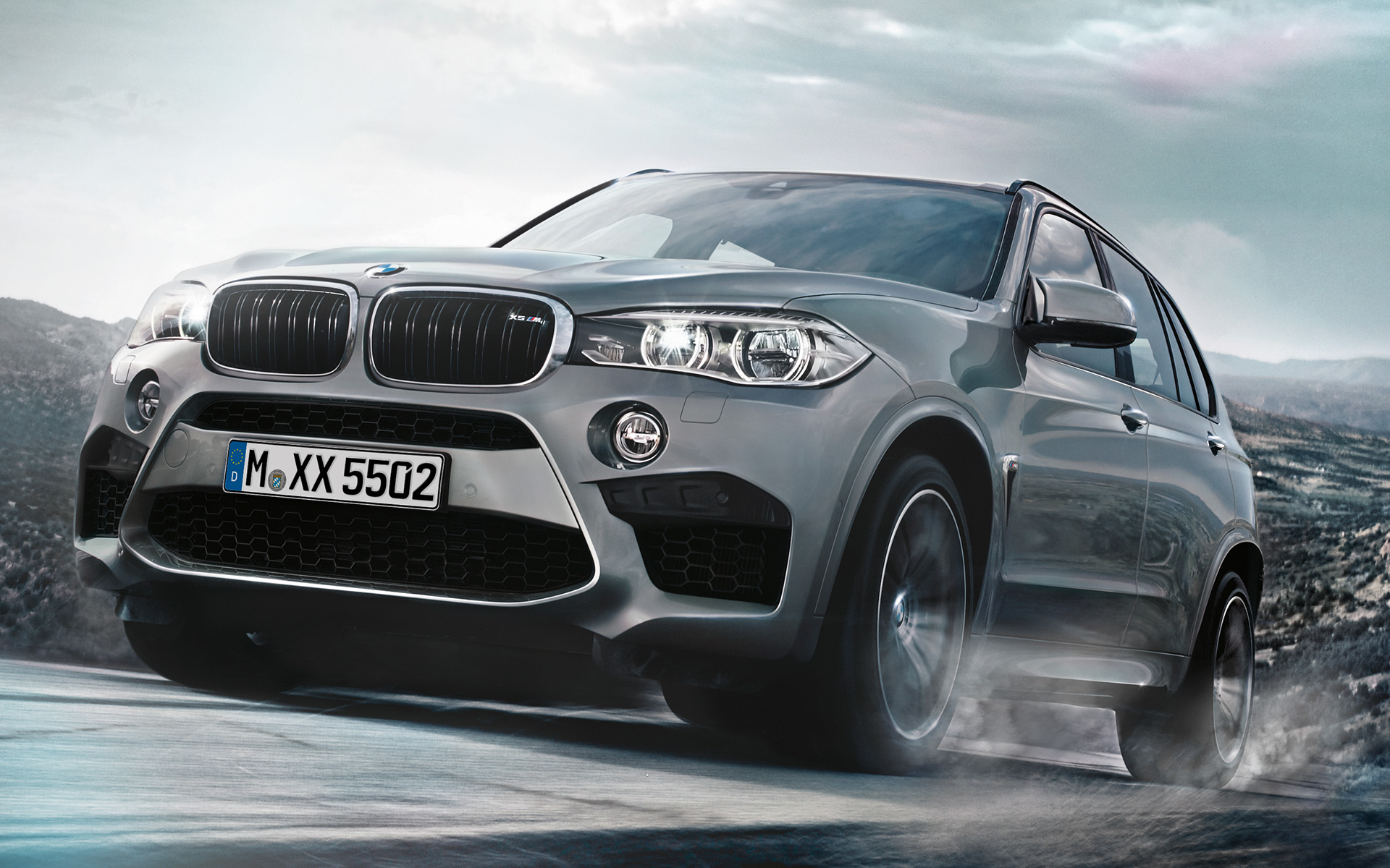 BMW X5 M: precisión en cada detalle Camioneta de lujo X5 M en acción