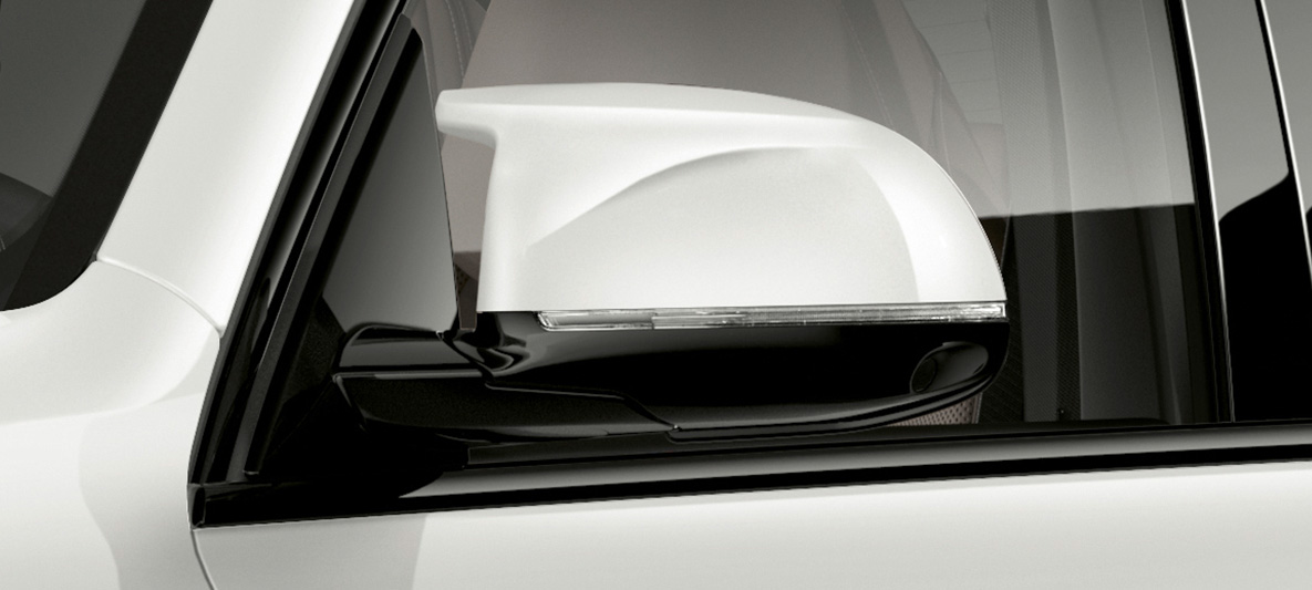 Tapas de los espejos BMW X5 M Tapas de los espejos BMW X5 M color Mineral White acercamiento