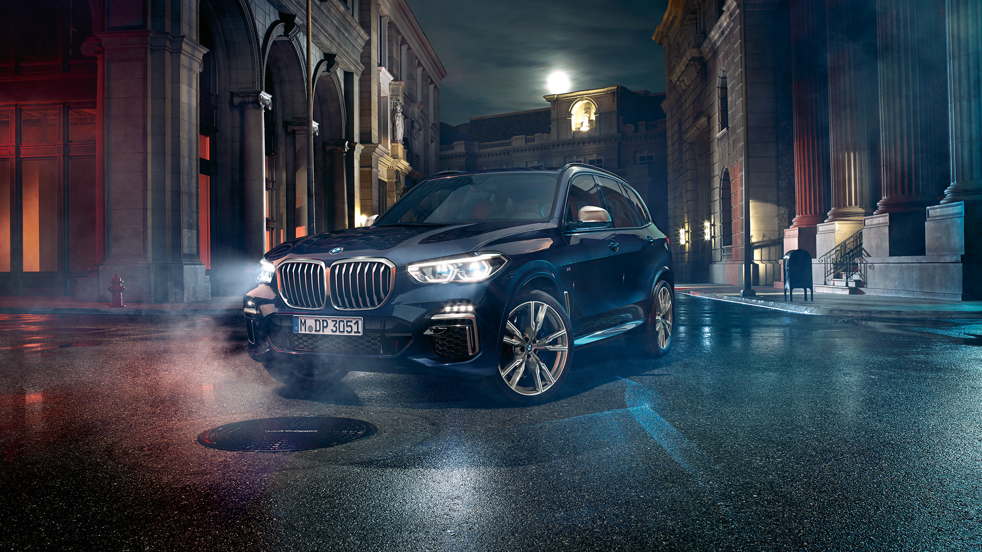 Diseño exterior BMW X5 M50i Diseño exterior BMW X5 M50i vista delantera de tres cuartos