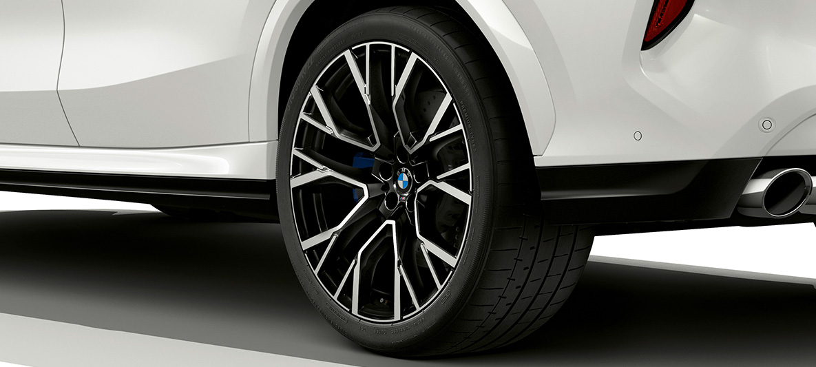 Llantas de aleacion ligera M de 21 pulgadas en bicolor Orbitgrey BMW X6 M F96 Llantas de aleacion ligera M de 21 pulgadas en bicolor Orbitgrey BMW X6 M F96 2020 SUV primer plano