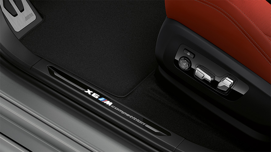 BMW X6 M Competition F96 2023 Molduras de entrada iluminadas