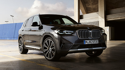 Descubre la elegancia en cada detalle de la camioneta BMW X3.