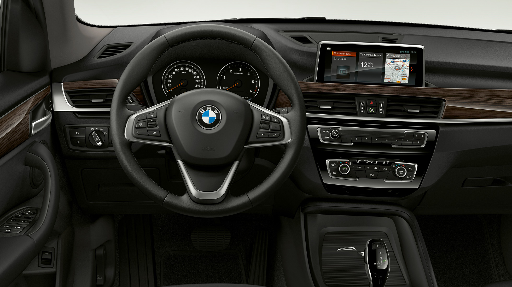 BMW X1, Modelo Advantage, interior BMW X1, modelo Advantage, interior con enfoque en la cabina