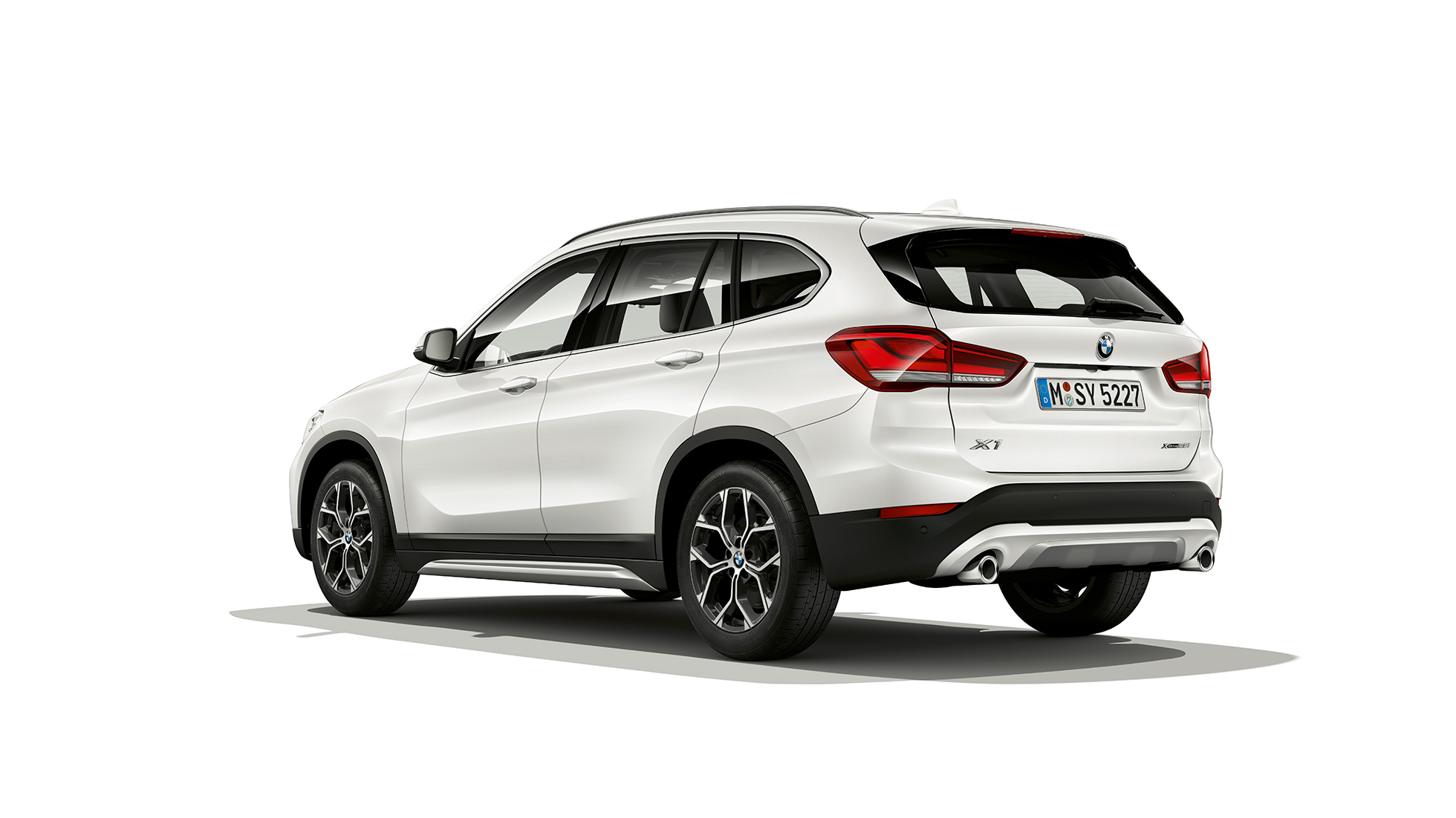 BMW X1, Modelo XLine, vista trasera tres cuartos BMW X1, Modelo XLine, foto de estudio de vista trasera tres cuartos