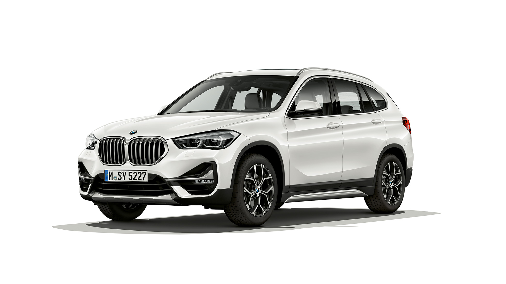 BMW X1, Modelo XLine, vista frontal tres cuartos BMW X1, Modelo XLine, foto de estudio de vista frontal tres cuartos