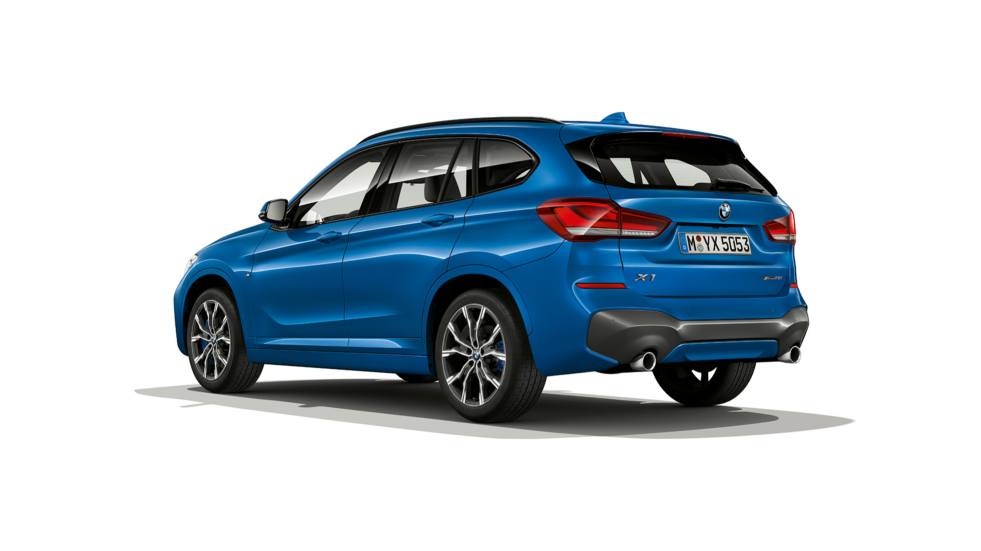 BMW X1, Modelo M Sport, vista trasera tres cuartos BMW X1, Modelo M Sport, foto de estudio de la vista trasera tres cuartos