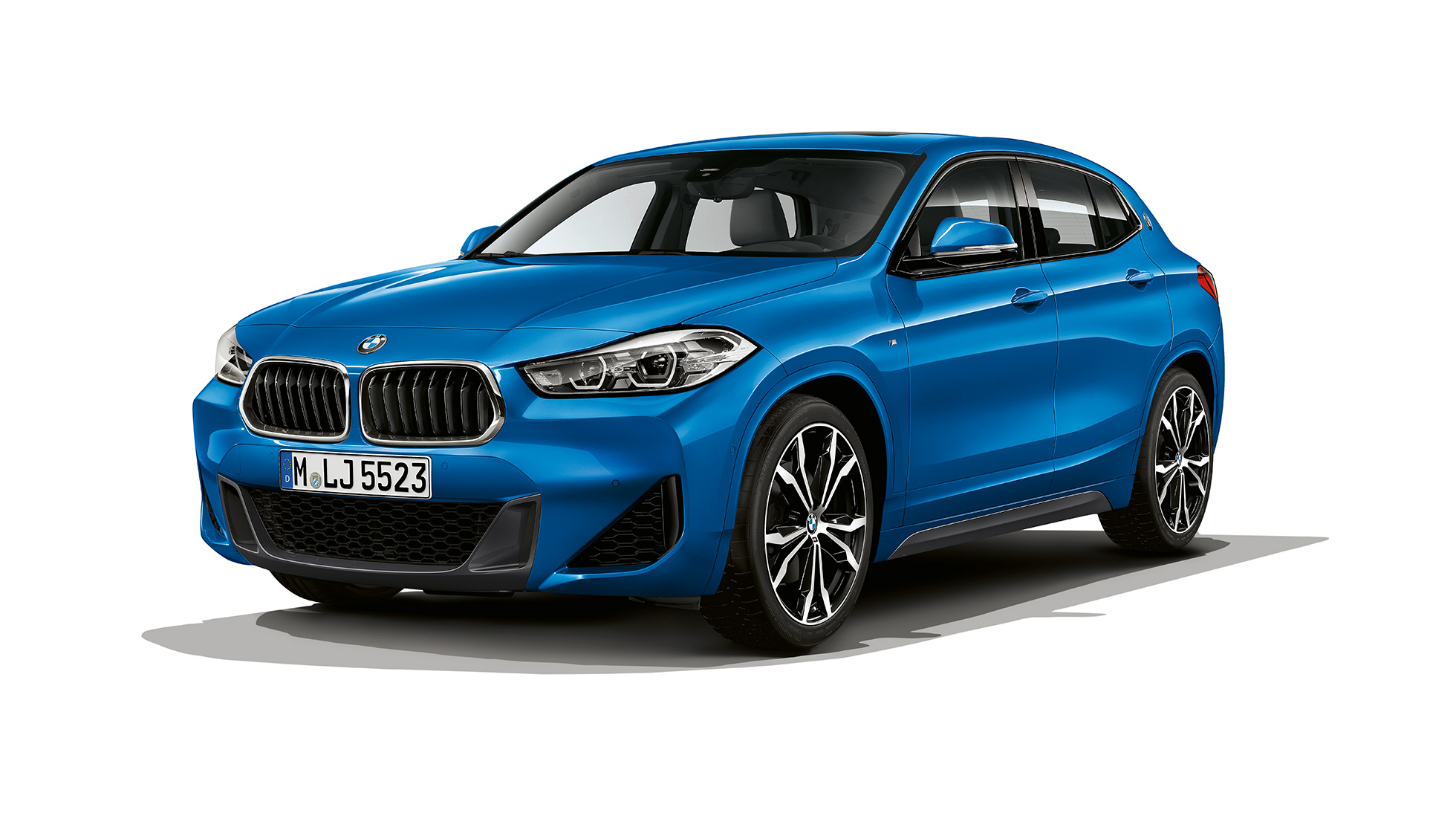 Vista de tres cuartos frontal BMW X2 sDrive20i Acabado M Sport BMW X2 sDrive20i Acabado M Sport 2018 F39 Misano Blau metalizado, vista de tres cuartos frontal