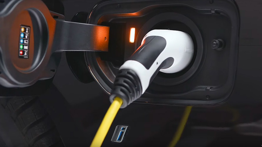 BMW Híbrido Enchufable conectado con cable de carga BMW X3 G01 BMW Híbrido Enchufable conectado con cable de carga, detalle