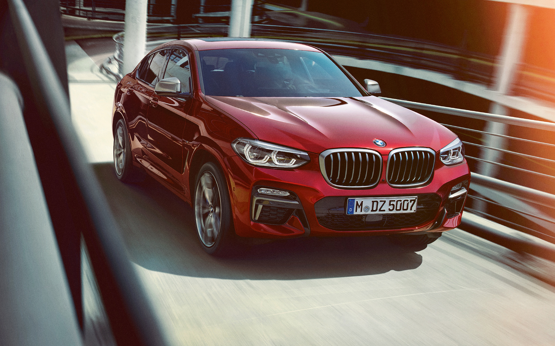 Nuevo BMW X4 rojo: detalle de la parrilla Nuevo BMW X4 rojo: detalle de la parrilla
