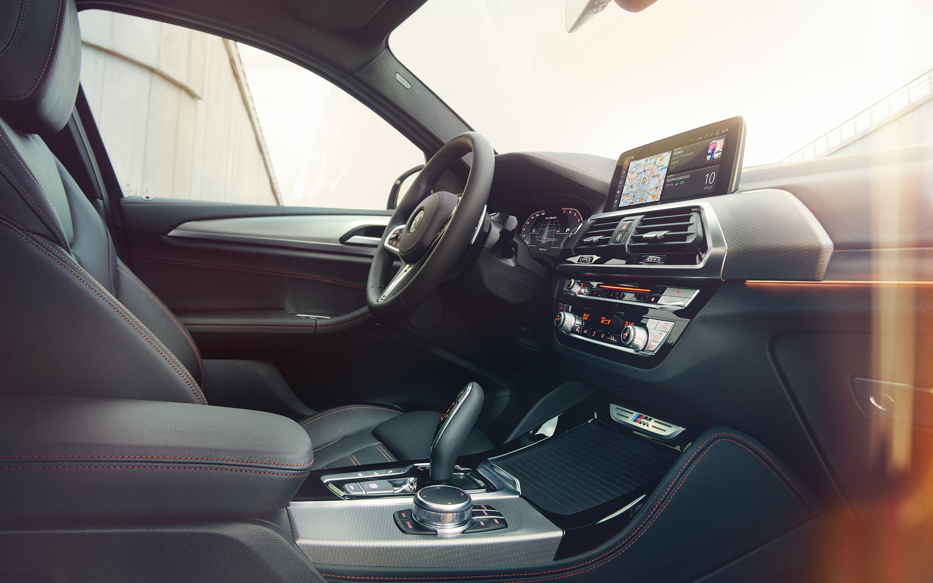 Nuevo BMW X4: detalle de interiores, volante y transmisión automática Nuevo BMW X4: detalle de interiores, volante y transmisión automática