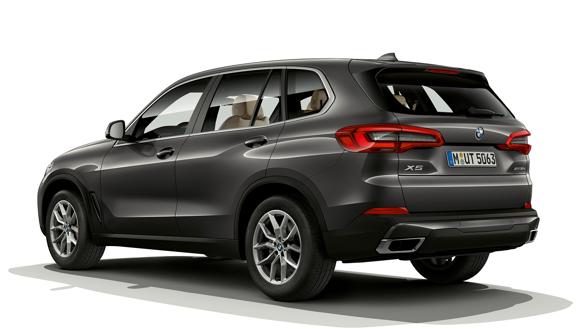 Acabado de Serie BMW X5 vista de tres cuartos de la zaga Acabado de Serie BMW X5 G05 2018 Sophistograu efecto brillante, vista de tres cuartos de zaga