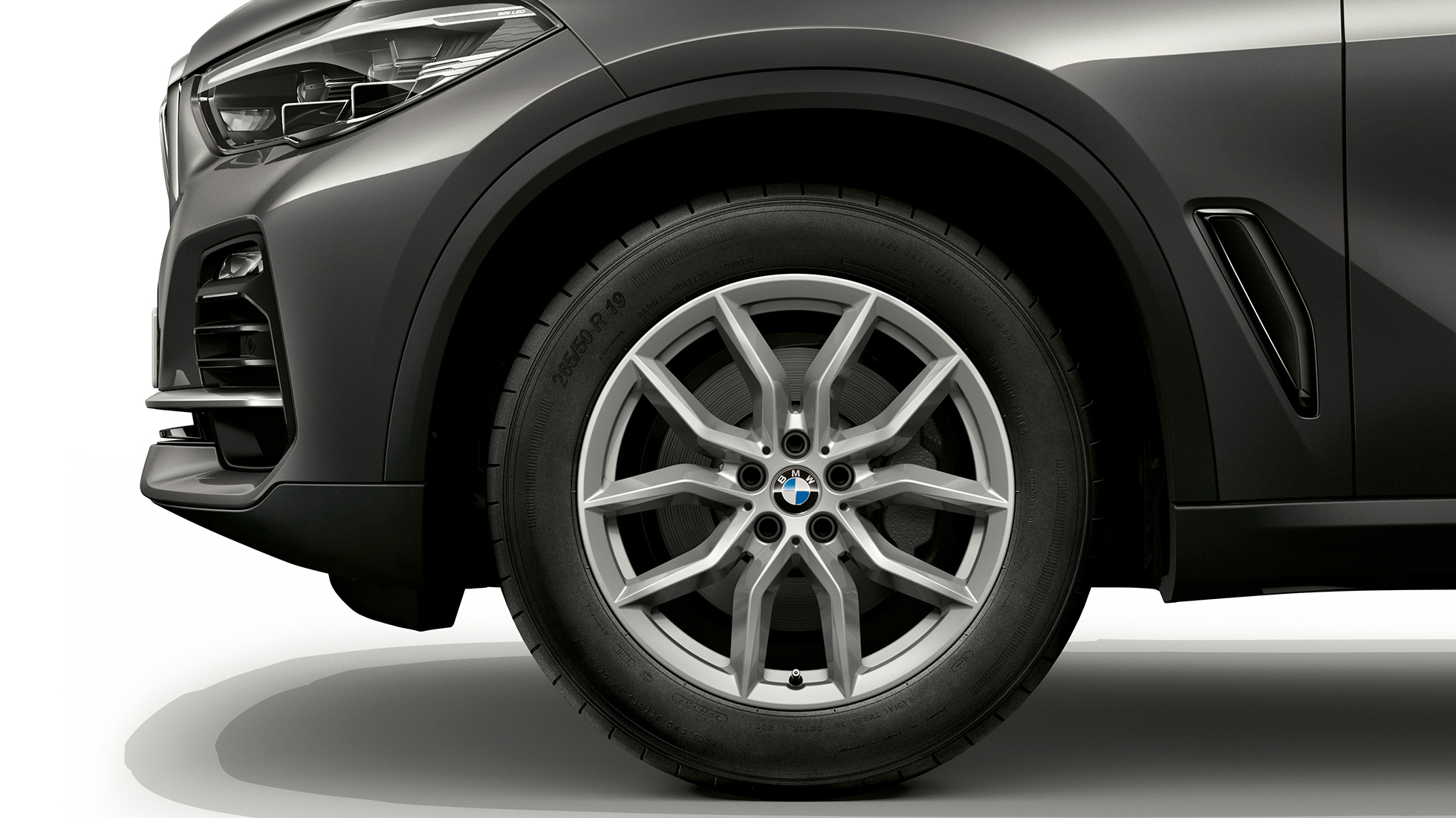 Acabado de Serie BMW X5 lateral del frontal con llanta Acabado de Serie BMW X5 G05 2018 Sophistograu metalizado efecto brillante, lateral del frontal con llanta