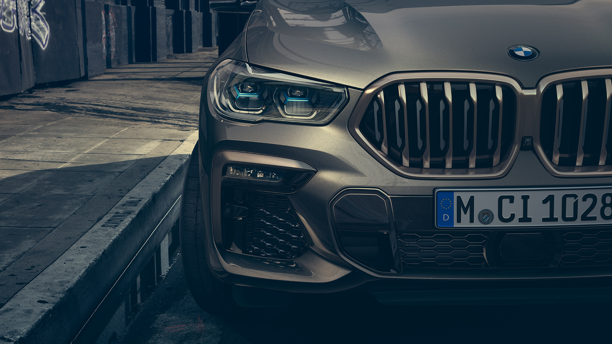 Luz Láser de BMW. Acercamiento del BMW X6 con enfoque en la Luz Láser.