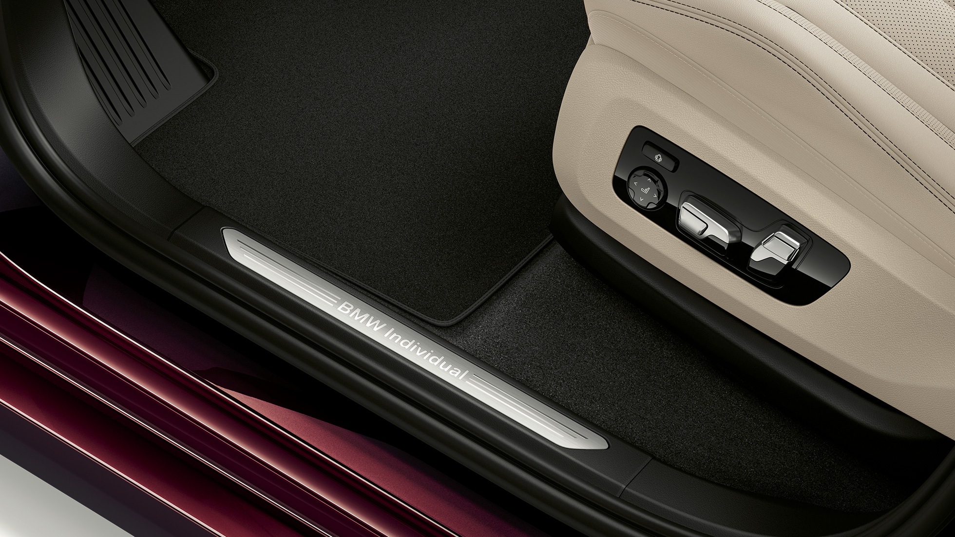 Interior de la puerta con Paquete M Deportivo para BMW X7 Acercamiento de la parte interior de la puerta del BMW X7 con características del Paquete M Deportivo