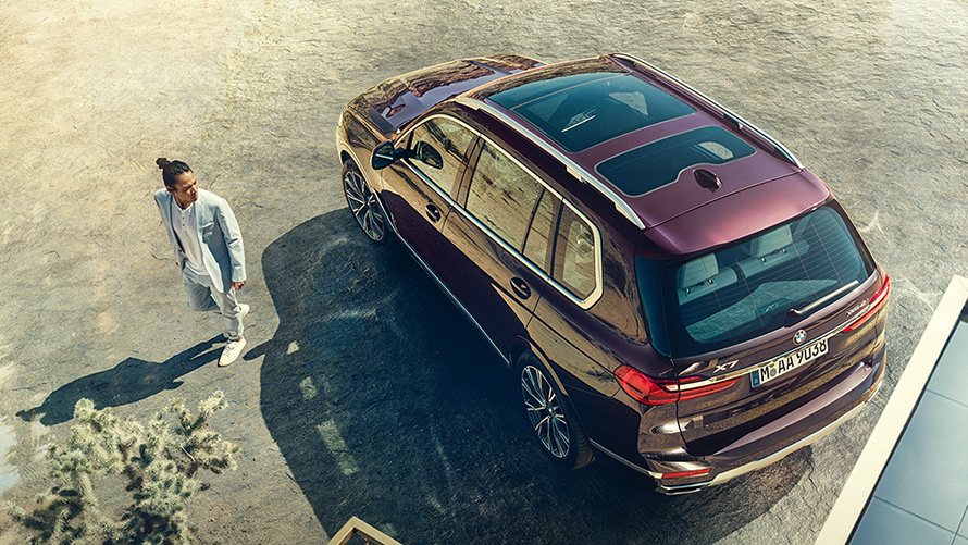 BMW X7 Individual xDrive40i G07 2018 Ametrin metalizado Vista a&eacute;rea con modelo