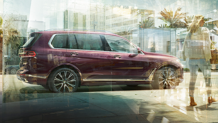 BMW X7 Individual xDrive40i G07 2018 Ametrin metalizado Vista lateral, aparcado en un entorno urbano