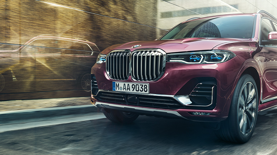 BMW X7 Individual xDrive40i G07 2018 Ametrin metalizado Vista de tres cuartos del frontal, en marcha