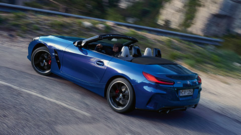 BMW Z4 M40i Roadster (G29) vista de tres cuartos de la zaga, en marcha BMW Z4 M40i Roadster (G29) vista de tres cuartos de la zaga, en marcha