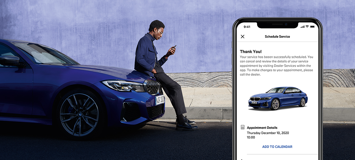 My BMW App Gestión de necesidad de servicio Hombre sentado en el capó de un BMW My BMW App Gestión de necesidad de servicio Hombre sentado en el capó de un BMW