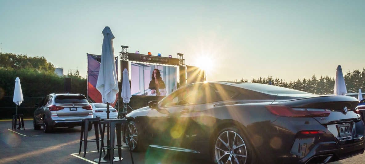 La mejor experiencia con distanciamiento social Carro deportivo negro BMW M