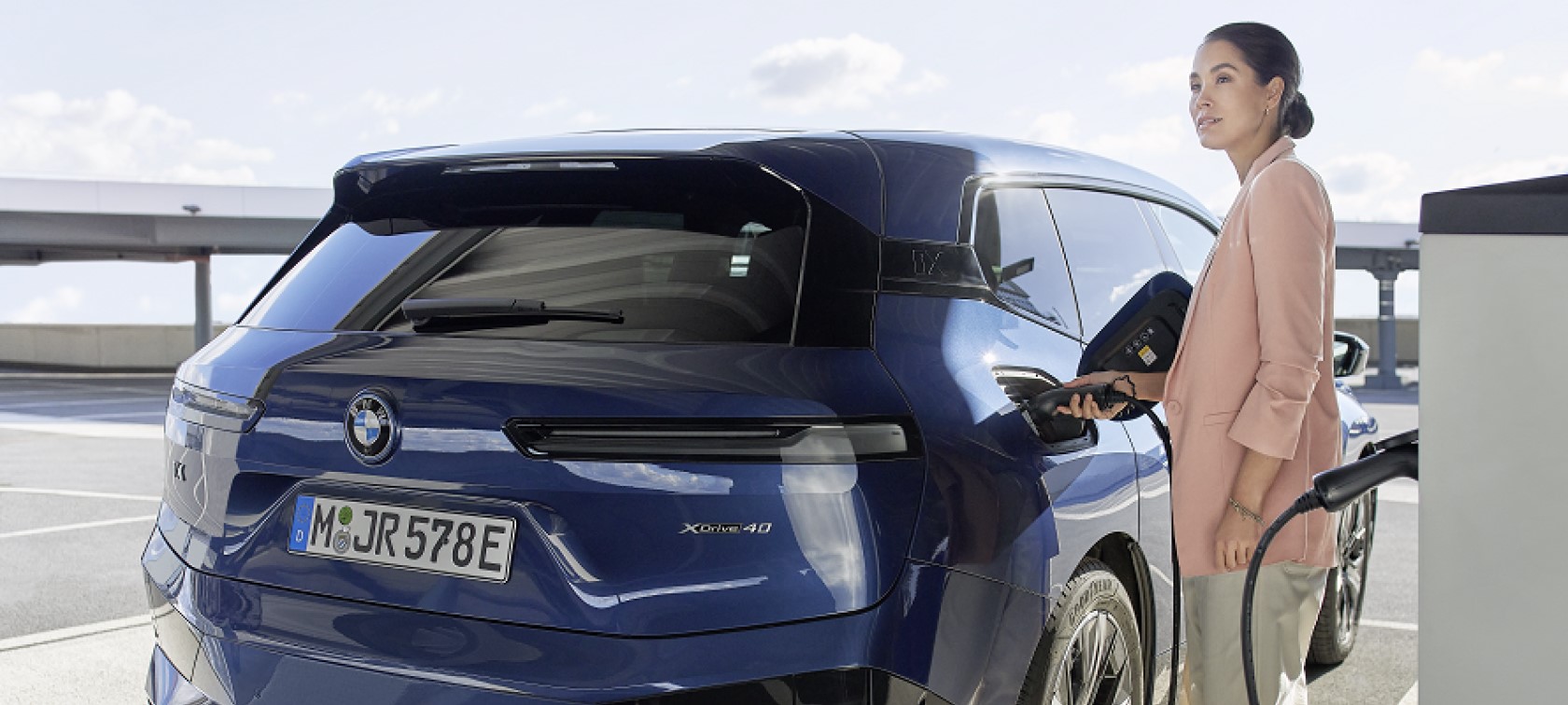 BMW Charging ofrece soluciones de carga para tu auto eléctrico. Descubre las estaciones de carga de vehículos eléctricos BMW.