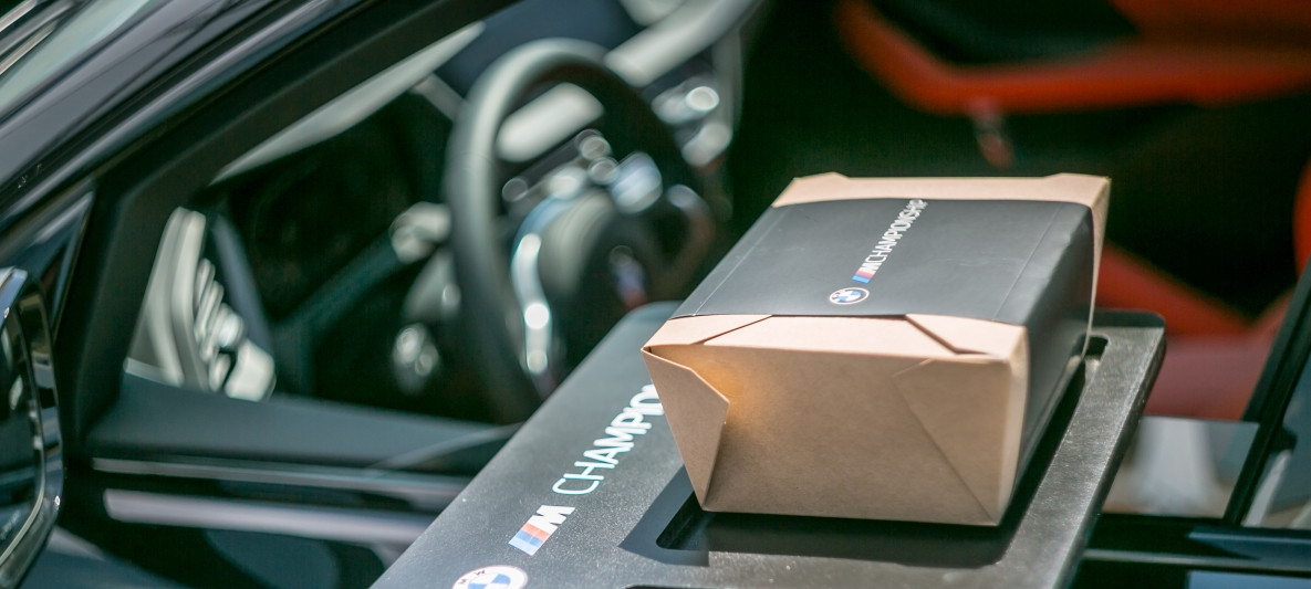 Kit de comida gourmet para disfrutar como nunca Comida en el evento de coches deportivos M