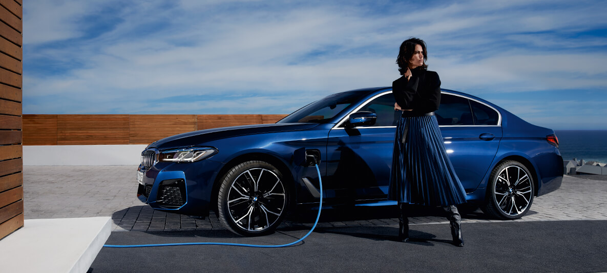 Carrro de lujo con transmisión automática Auto deportivo con diseño aerodinámico