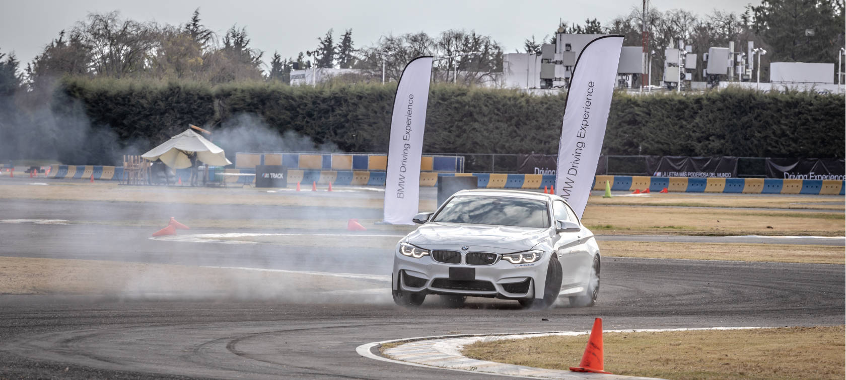 Vive la experiencia de M Track Experience con auto de lujo Coche deportivo de M Track Experience