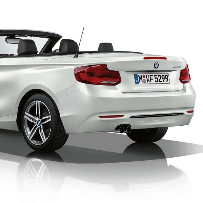 BMW Serie 2 Convertible, toma trasera de tres cuartos del Modelo Sport Line