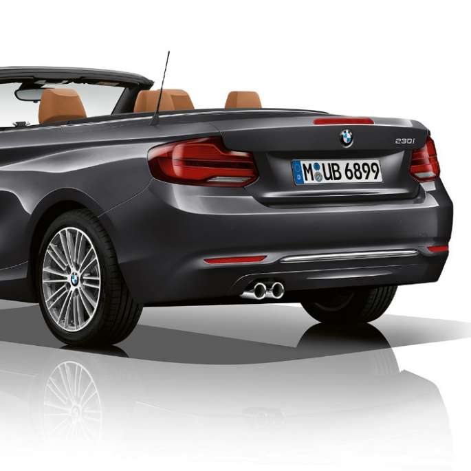 BMW Serie 2 Convertible, toma trasera de tres cuartos del Modelo Luxury Line