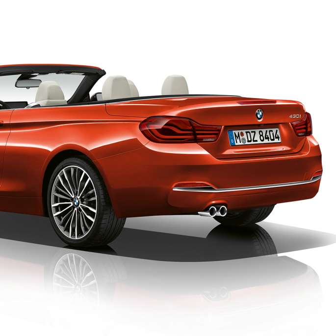 BMW Serie 4 Convertible, toma trasera de tres cuartos del Modelo Luxury Line