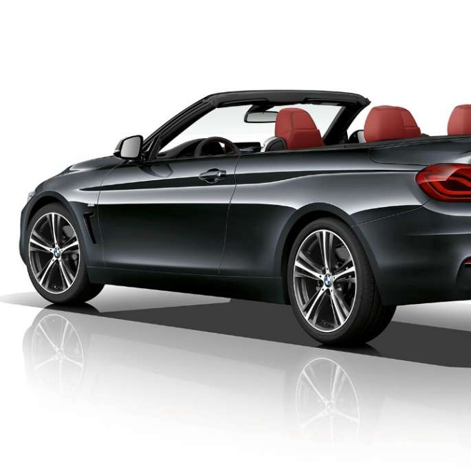 BMW Serie 4 Convertible, toma trasera de tres cuartos del Modelo Sport Line