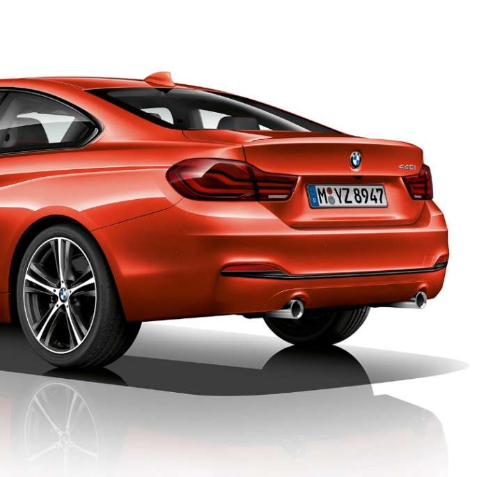 BMW Serie 4 Coupé, toma trasera de tres cuartos del Modelo Sport Line