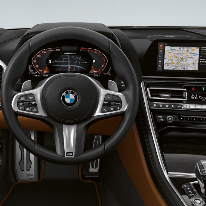 BMW M850i xDrive, Blanco Mineral metálico, Cabina con volante de piel M. BMW M850i xDrive, Blanco Mineral metálico, Cabina con volante de piel M.