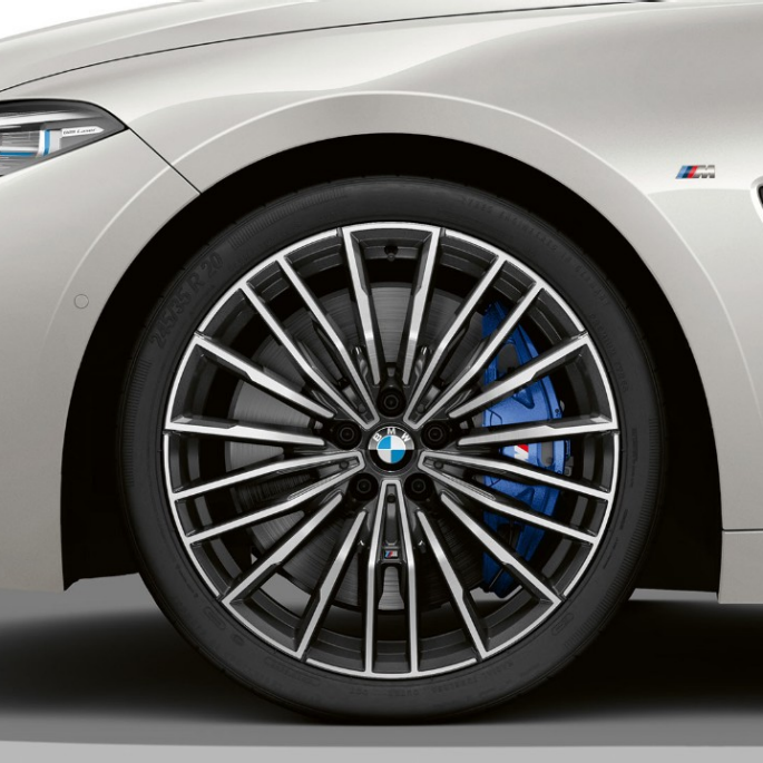 BMW M850i xDrive, mineral blanco metálico, llantas de aleación ligera de 20 "de múltiples rayos 729 m. BMW M850i xDrive, mineral blanco metálico, llantas de aleación ligera de 20 "de múltiples rayos 729 m.