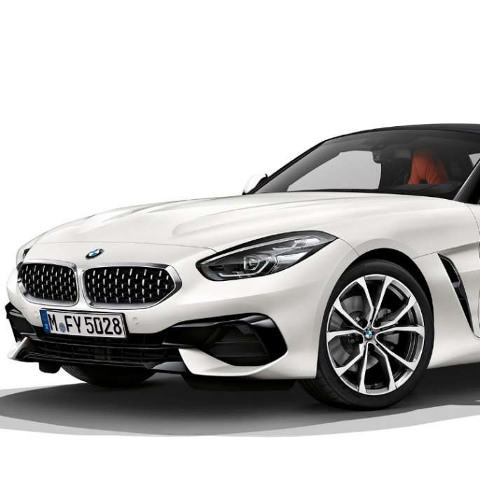 BMW Z4 Roadster Modelo Línea Deportiva BMW Z4 Roadster Modelo Línea Deportiva, toma delantera de tres cuartos