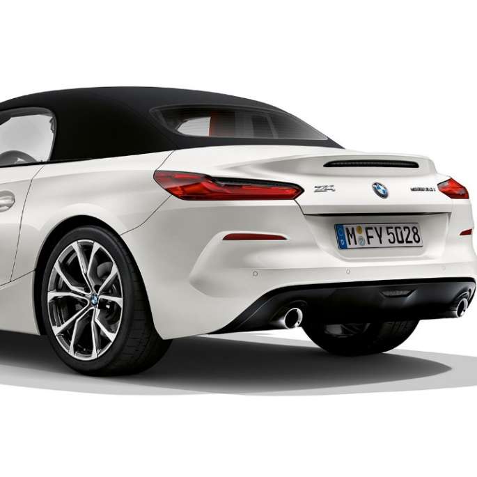 BMW Z4 Roadster Modelo Línea Deportiva BMW Z4 Roadster Modelo Línea Deportiva, toma delantera de tres cuartos
